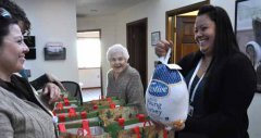 Ambercare Prepares Thanksgiving gifts 112015